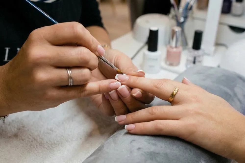 fake-picture-nails.webp